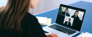 10 glume aproximative despre profa videochatistă de la Iași poza articol videochatiste nu e corect